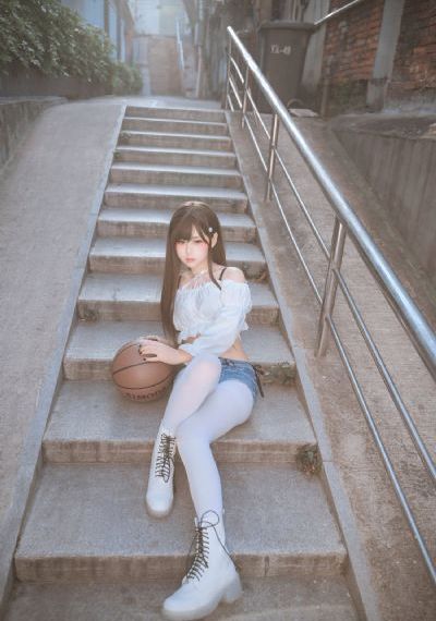 巜年轻漂亮的女房东3精彩片段_蓝光电影在线观看