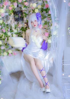 女生在电梯里放屁_免费手机观看